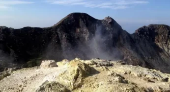 Menaklukkan Gunung Sibayak: Keindahan dan Tantangan yang Memikat