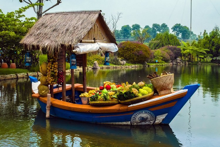 Panduan Lengkap Floating Market Lembang: Tiket, Jam Buka, dan Aktivitas Seru!