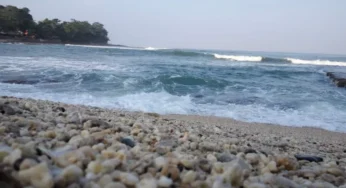 Menyusuri Pantai Ranca Buaya Garut: Pesona Alam yang Tak Terlupakan