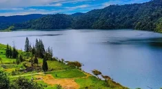 Pesona Alam Danau Lau Kawar