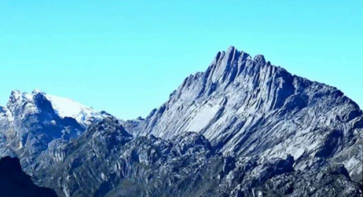 Jelajah Puncak Mandala: Tantangan Ekstrem di Jantung Papua