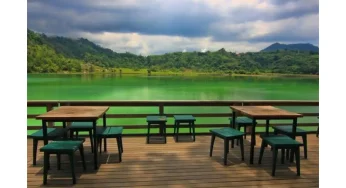 Panduan Lengkap Wisata ke Danau Linow: Tiket Masuk, Fasilitas, dan Tips Hemat