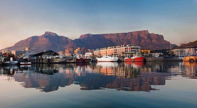 Cape Town Berselimut Kabut