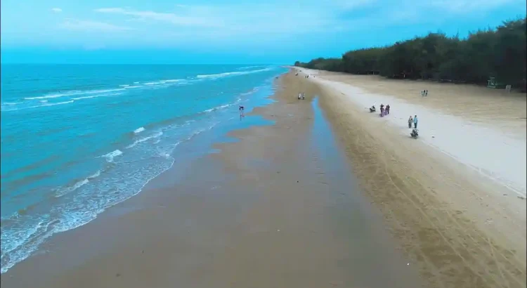 Wisata Pantai Lombang