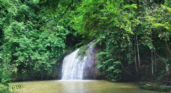 Serasa di Negeri Dongeng, Air Terjun Tanah Merah Bikin Takjub!