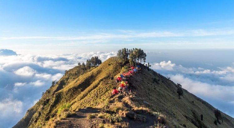 Puncak Gunung Rinjani.